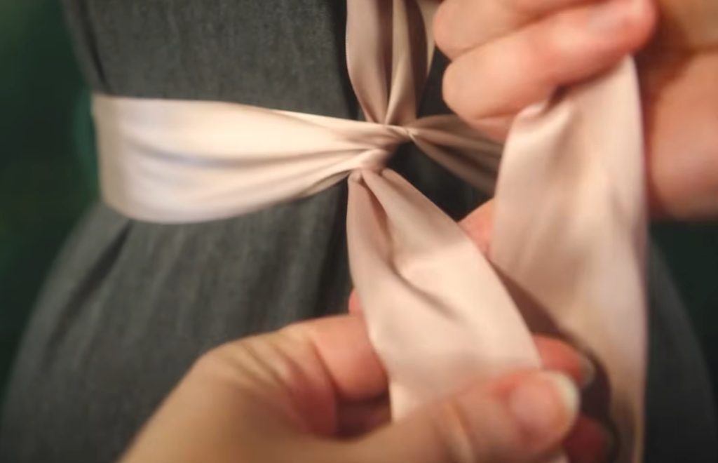 How to Tie the Perfect Bow on a Dress?