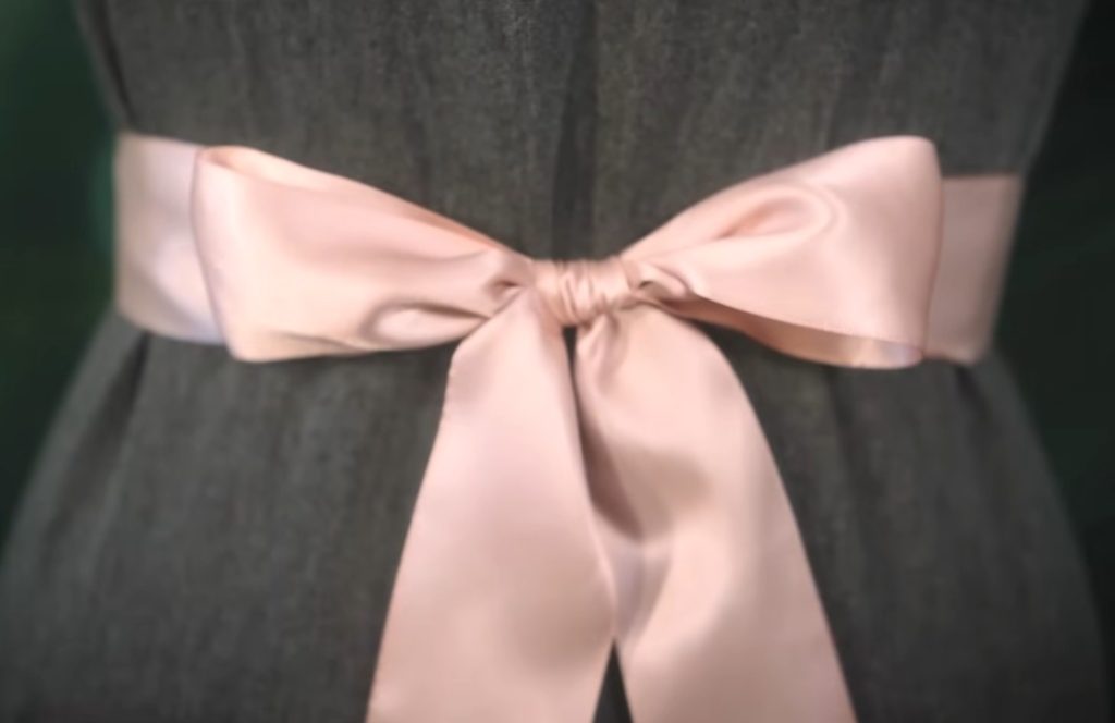 Tips for Tying with Two-Sided Sash and Adjusting Symmetry